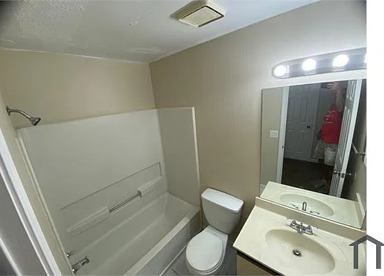 6214 Creekford Ln — Photo 5