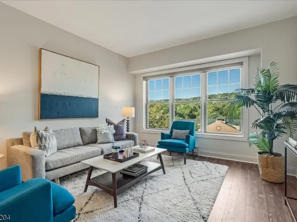 48 S Park St #609, Montclair Twp., NJ 07042