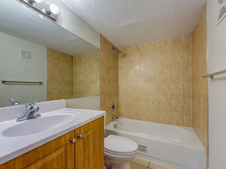 Residences at The Falls — Photo 14