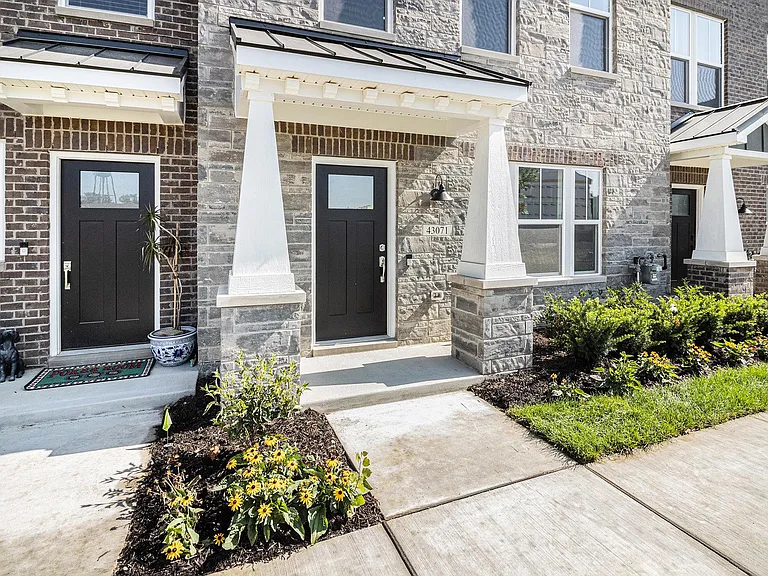 43071 Atwood Ave — Photo 2