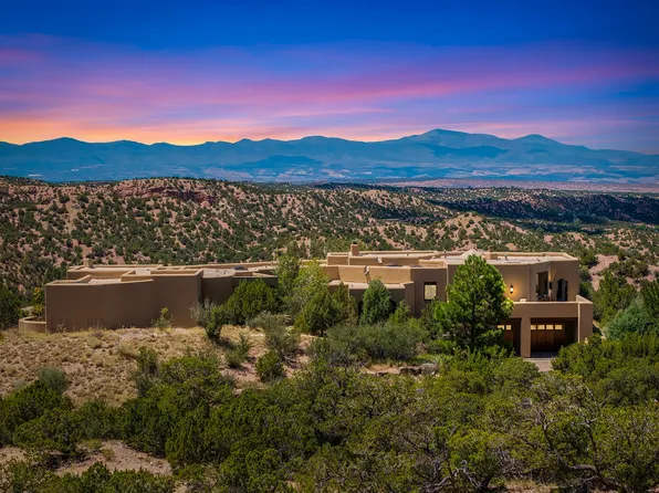 9 Lodge Cir, Santa Fe, NM 87506
