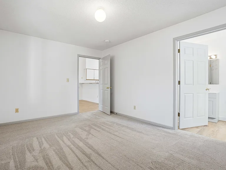 Keokuk Street Apartments — Photo 20
