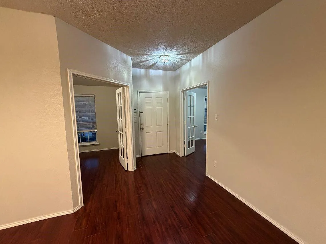 4 bed, 2143 sqft, $2,400 — Photo 2