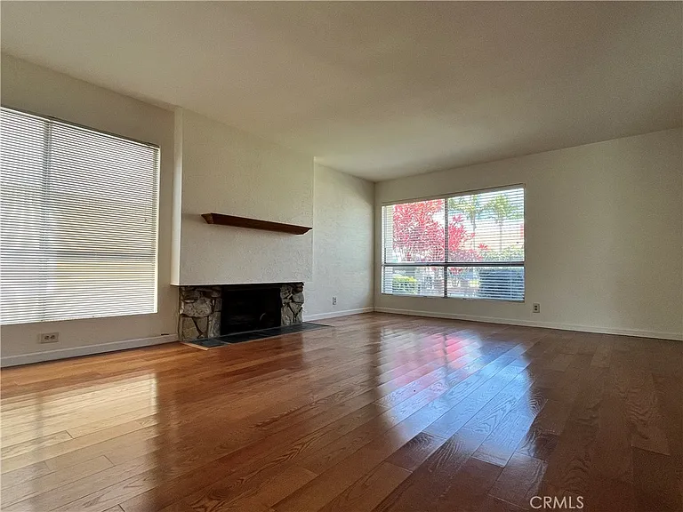 8252 Suffield St — Photo 4