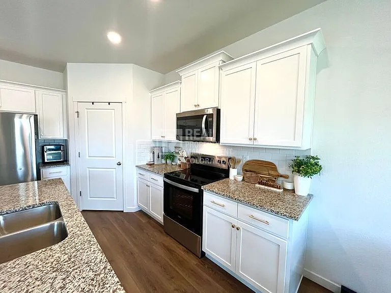 8490 Castleabra Dr — Photo 4
