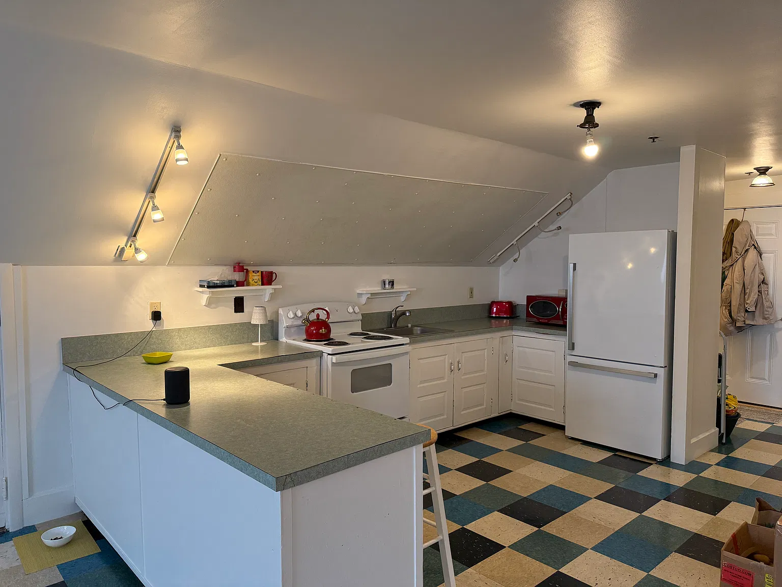 1 bed, 900 sqft, $1,600 — Photo 2