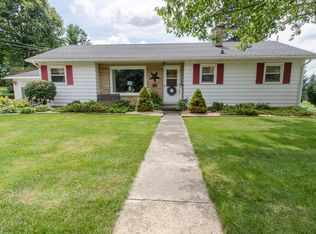 813 W Division St, Watertown, WI 53094
