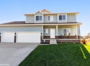 260 SE Dorr Ct, Pleasant Hill, IA 50327