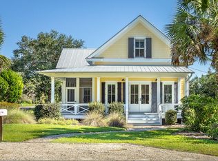 117 8th St, Apalachicola, FL 32320
