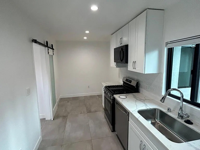 18236 1/2 Arminta St — Photo 4