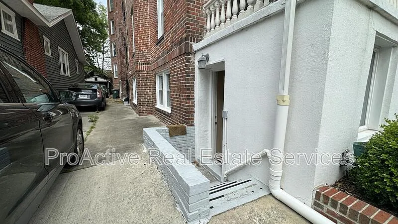 1 bed, 1.0 bath, 650 sqft, $1,200 — Photo 2