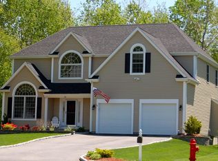 12 Spring House Ln, Cumberland, RI 02864