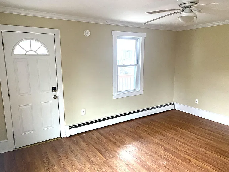 19 Center Streetsingle Family — Photo 17