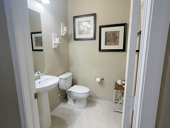 4th image of 858 Sweet Lake Circle