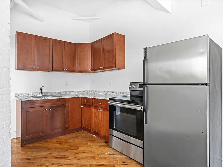239 Banker St #2M — Photo 2