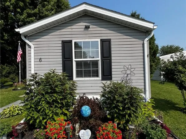 6 Doris Ln, Brockport, NY 14420