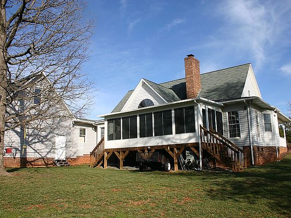 Large yard, very quiet