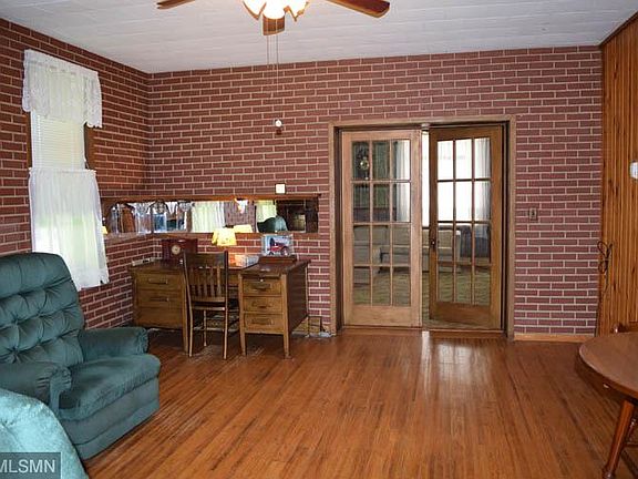 3rd image of 309 Playhouse St E