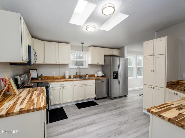 208 Clearview Drive, Holly Ridge, NC 28445