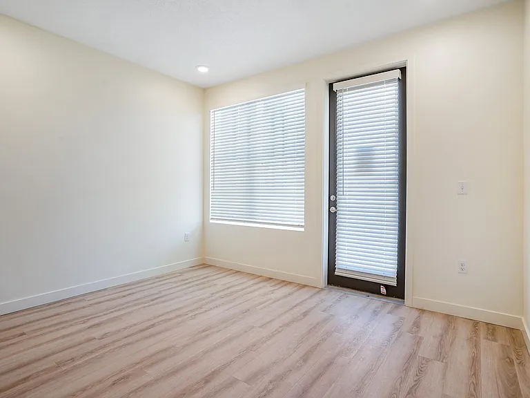 800 E 620 S — Photo 24