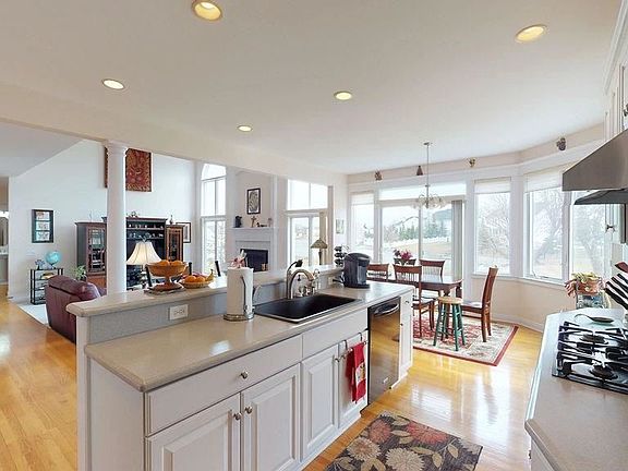3rd image of 5489 Pine Loch Ln