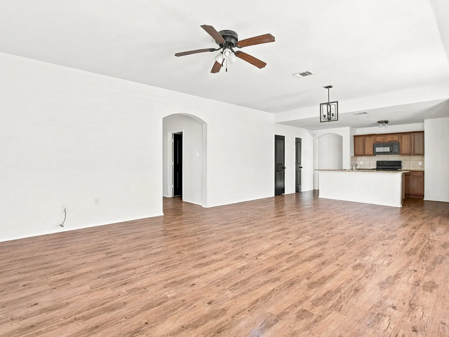 4 bed, 1891 sqft, $2,100 — Photo 4