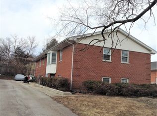 5840 Sunrise Ave APT 2E, Clarendon Hills, IL 60514