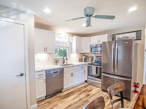 12 Lee St, Wilmington, MA 01887