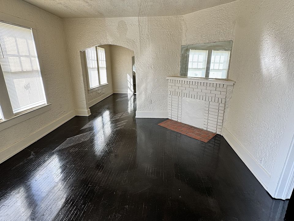1st image of 3828 39th Ave N #1