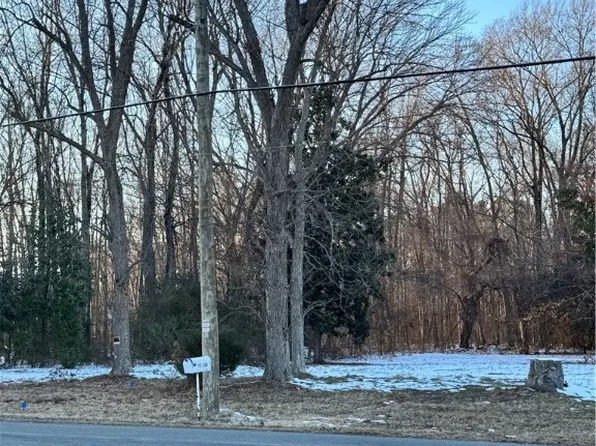 840 E Magnolia Ave #5, West Pt, VA 23181