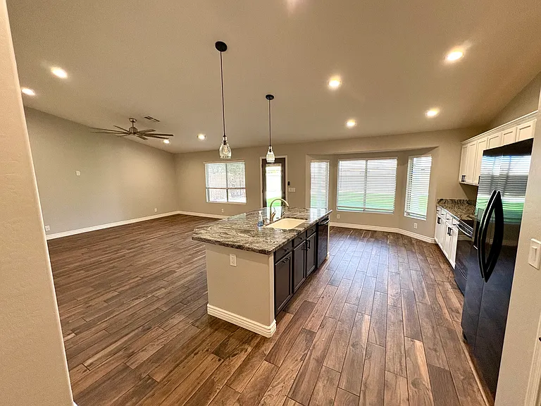 2866 E Toledo Ct — Photo 7