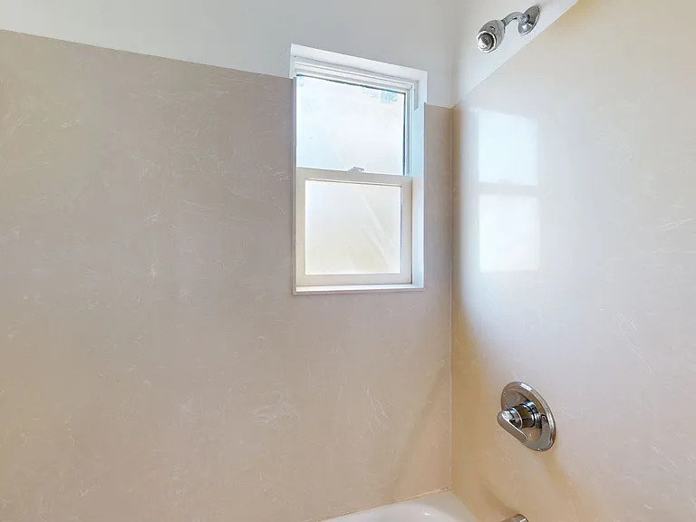 2515 10th ave — Photo 127