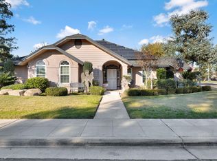 211 W Paul Ave, Clovis, CA 93612