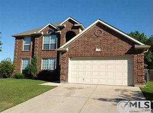 35 Lucas Ln, Edgecliff Village, TX 76134