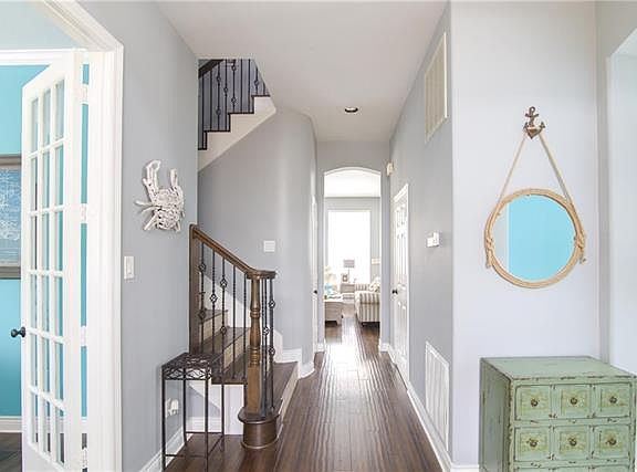 4th image of 208 Las Brisas St