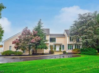 27 Hillside Ter, Skillman, NJ 08558