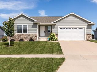 5947 Rock Ridge Dr, Marion, IA 52302
