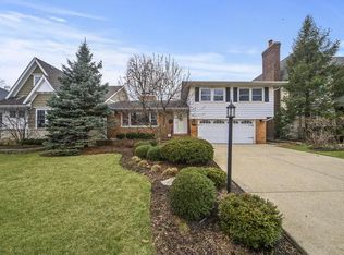 240 Middaugh Rd, Clarendon Hills, IL 60514