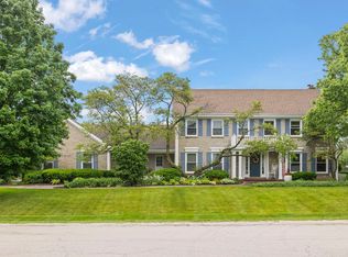 28W470 Lorraine Dr, Winfield, IL 60190