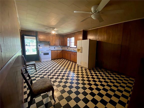 3rd image of 3009 E Hardtner Dr
