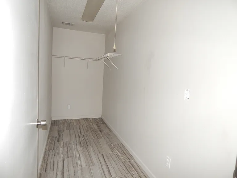 424 Adelaide Dr — Photo 19