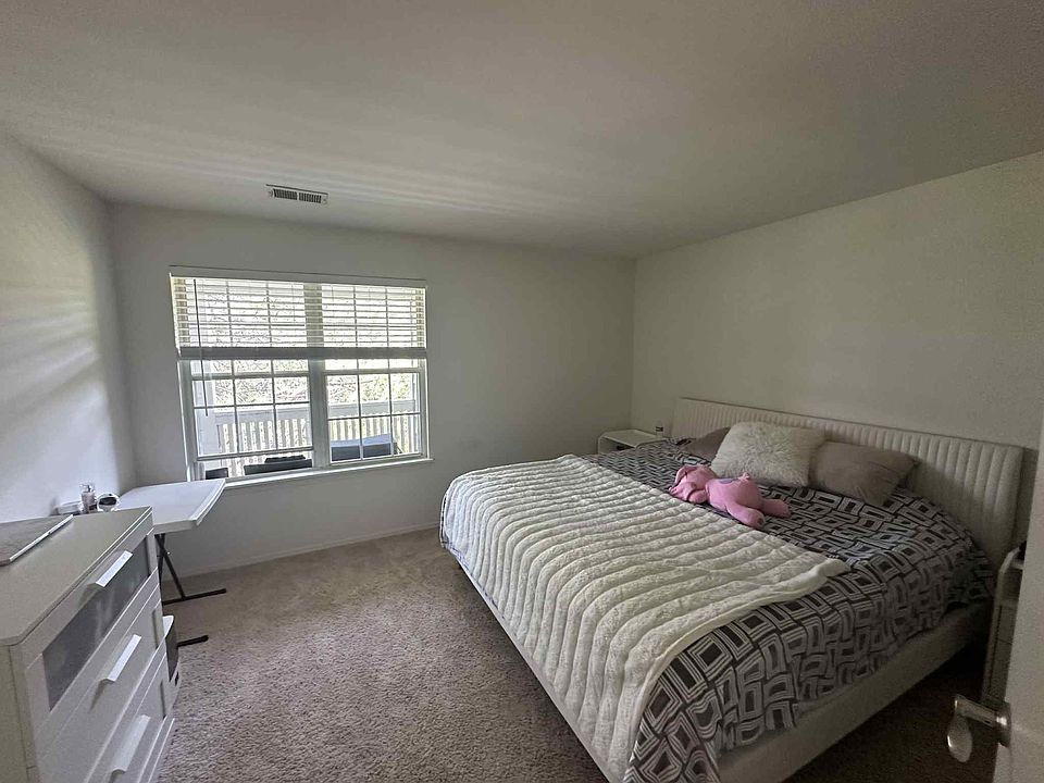 1st image of 11 Wisteria Ln