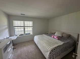 11 Wisteria Ln, Schaumburg, IL 60173