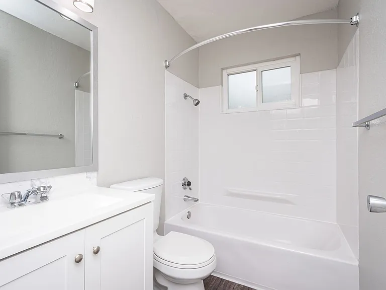 Gold Creek Apartments — Photo 46