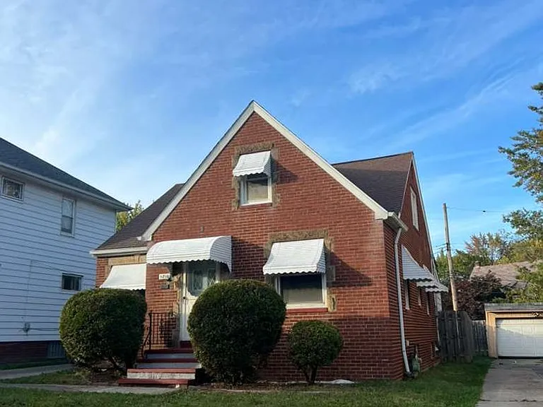 11215 Langton Ave — Photo 2