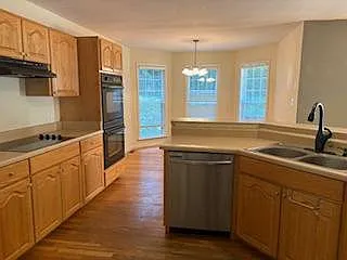 3 bed, 2.0 bath, $2,400 — Photo 3