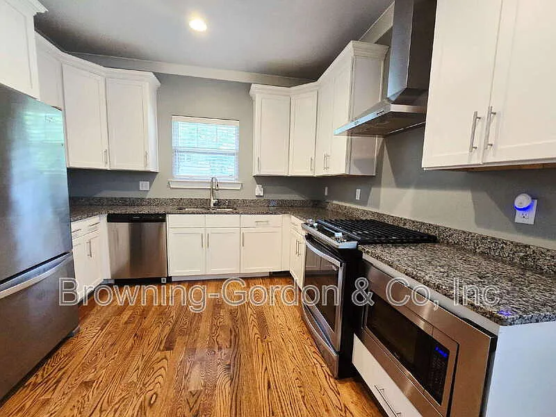 3 bed, 2.5 bath, 1520 sqft, $2,100 — Photo 4