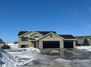 104 Helen Cir, Brookings, SD 57006