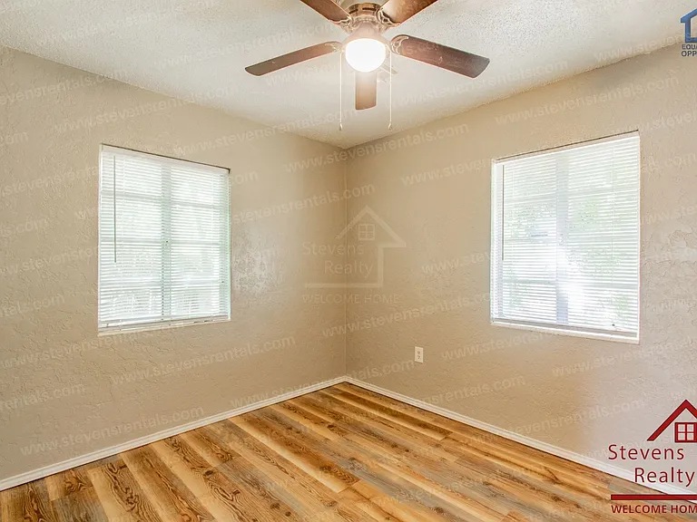 1303 NW Taylor Ave — Photo 5