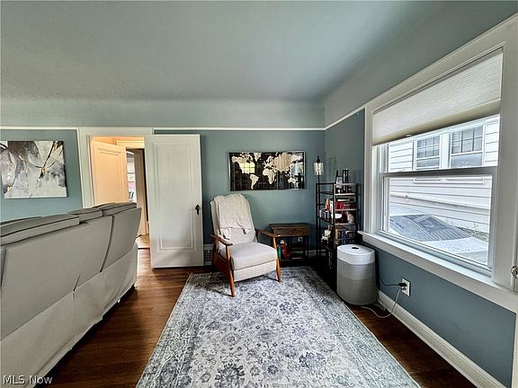4th image of 1163 Oxford Rd